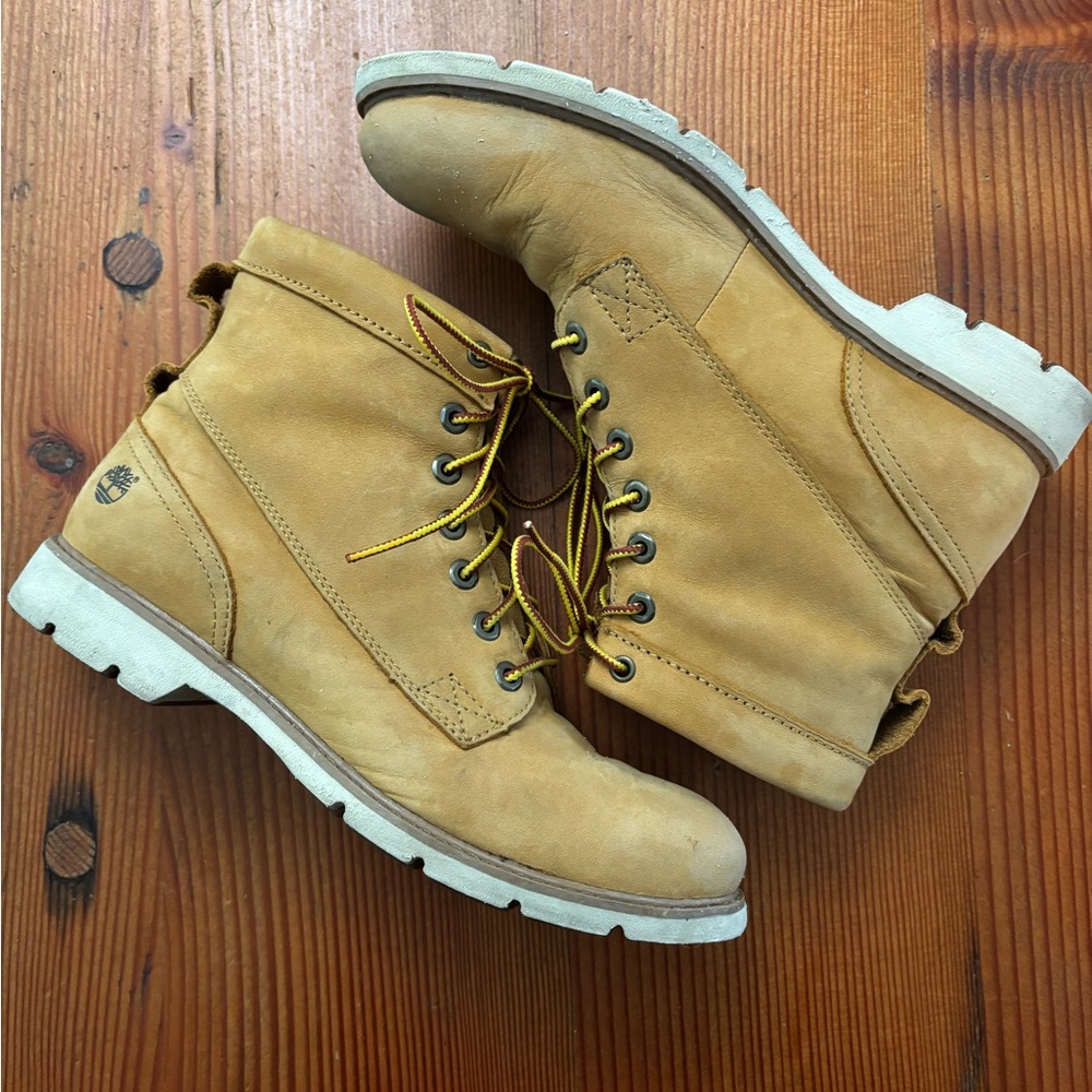 Timberland women’s waterproof Leather Boots